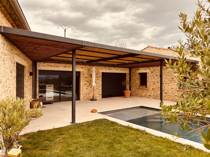 مظلات الرياض